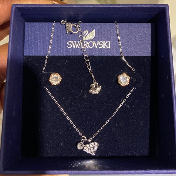 Swarovski Diamond Shaped Necklace & earring set - Picture 3 of 3